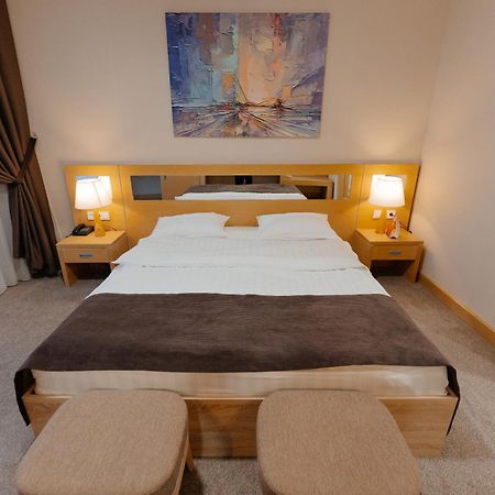 Alau Hotel Αστάνα Εξωτερικό φωτογραφία