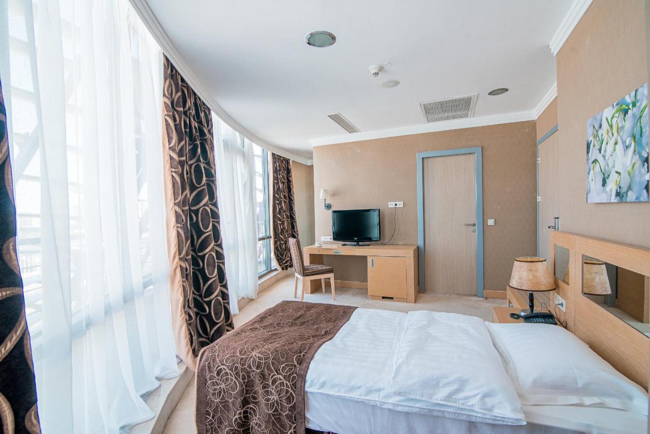 Alau Hotel Αστάνα Εξωτερικό φωτογραφία