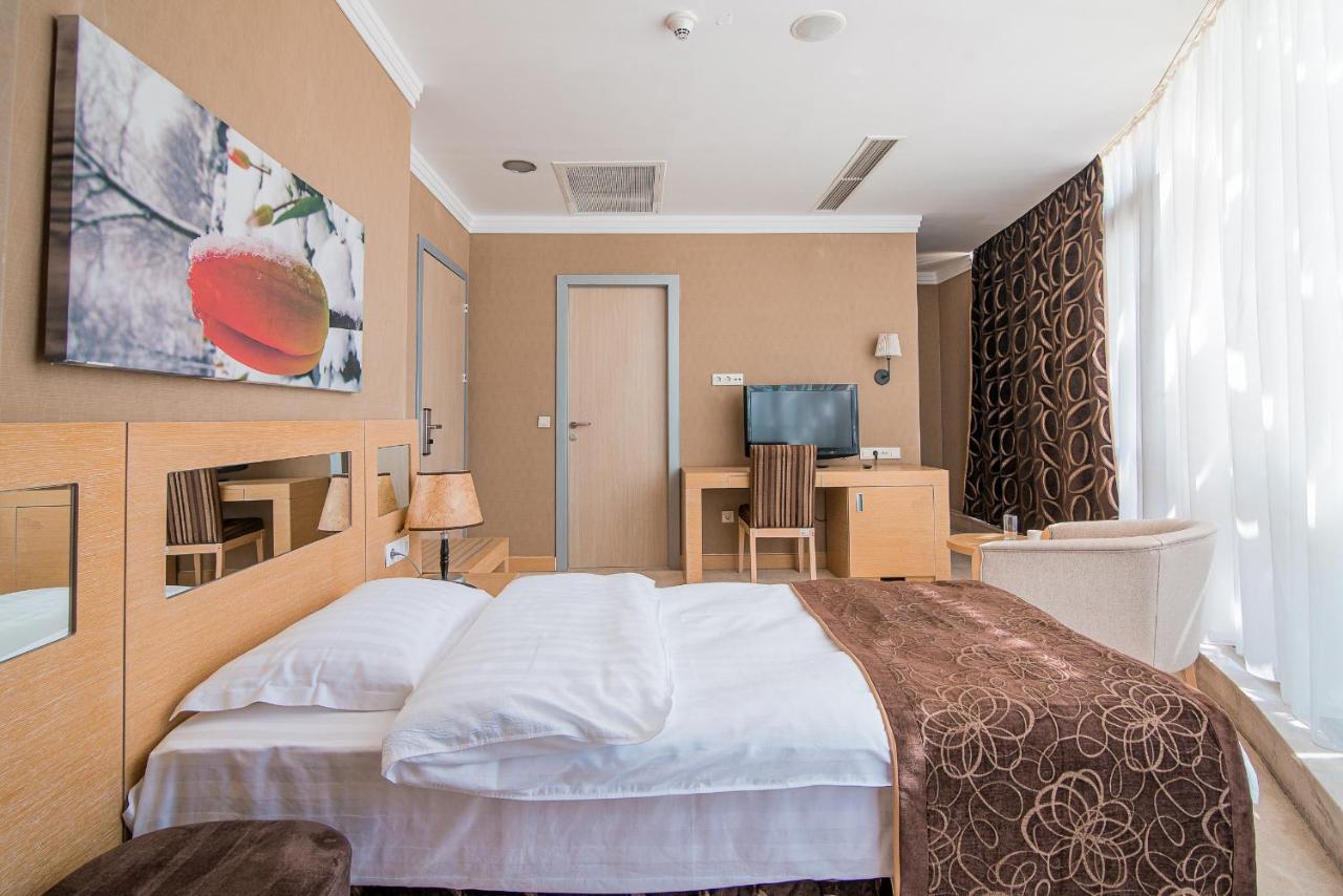Alau Hotel Αστάνα Εξωτερικό φωτογραφία