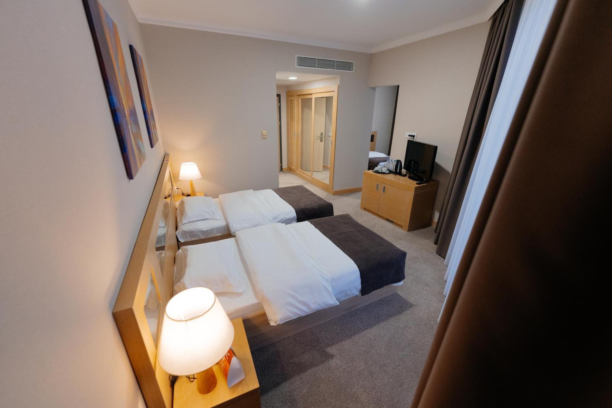 Alau Hotel Αστάνα Εξωτερικό φωτογραφία