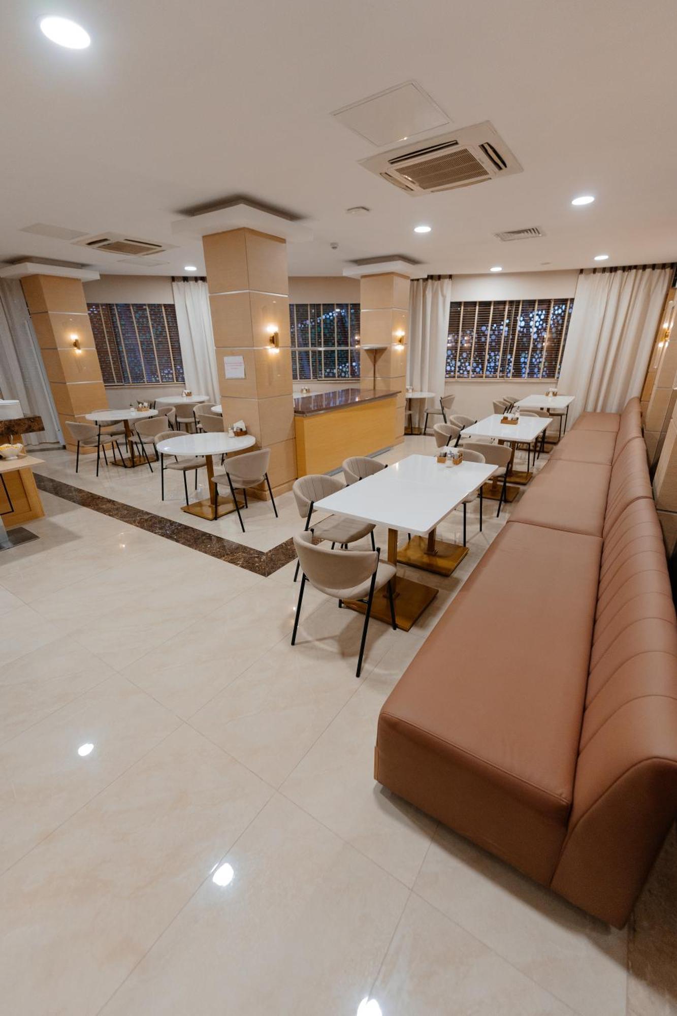 Alau Hotel Αστάνα Εξωτερικό φωτογραφία