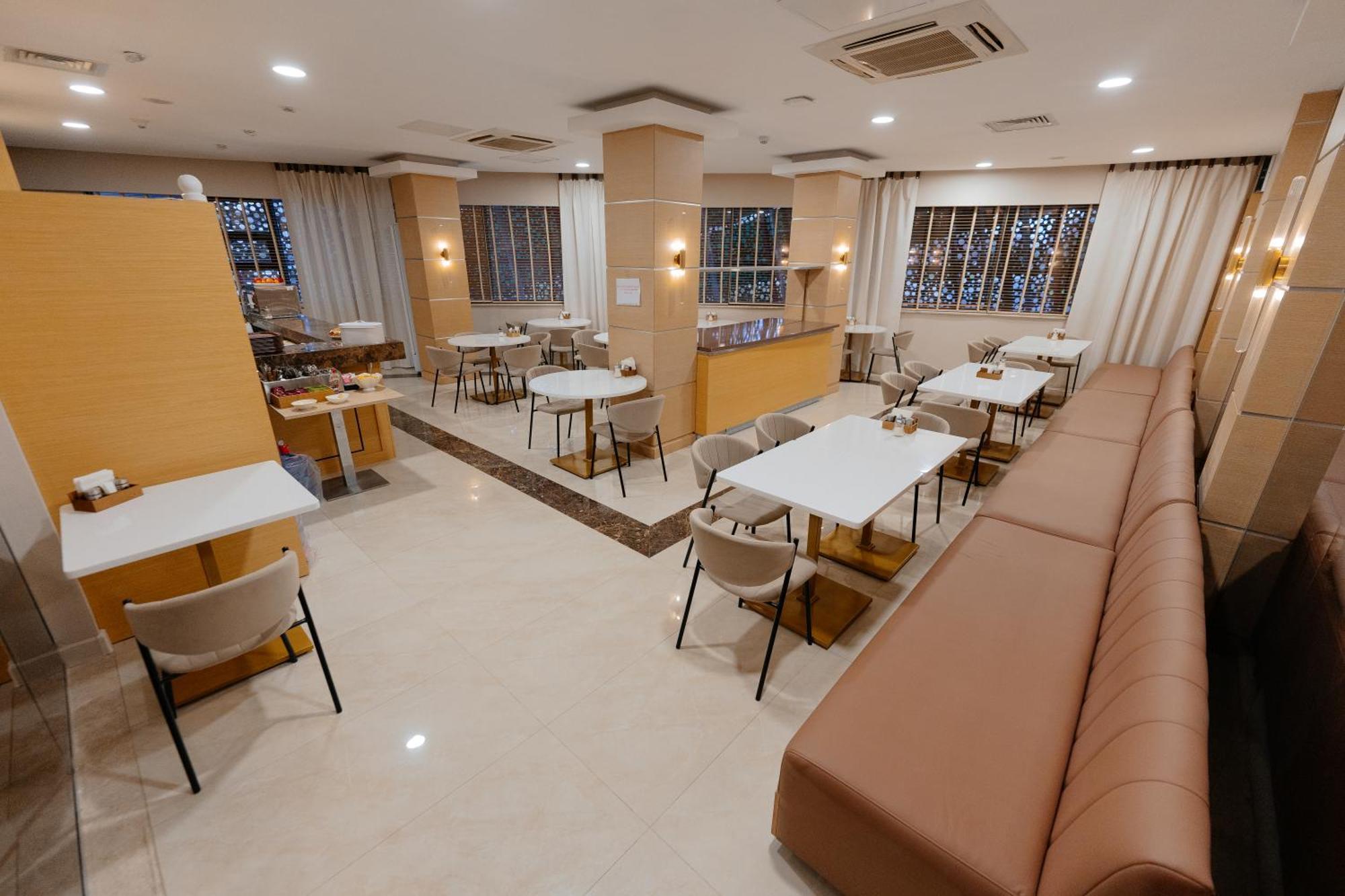 Alau Hotel Αστάνα Εξωτερικό φωτογραφία