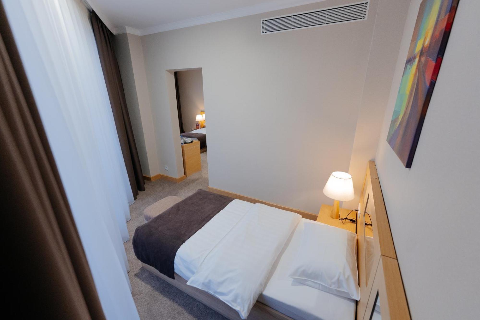 Alau Hotel Αστάνα Εξωτερικό φωτογραφία