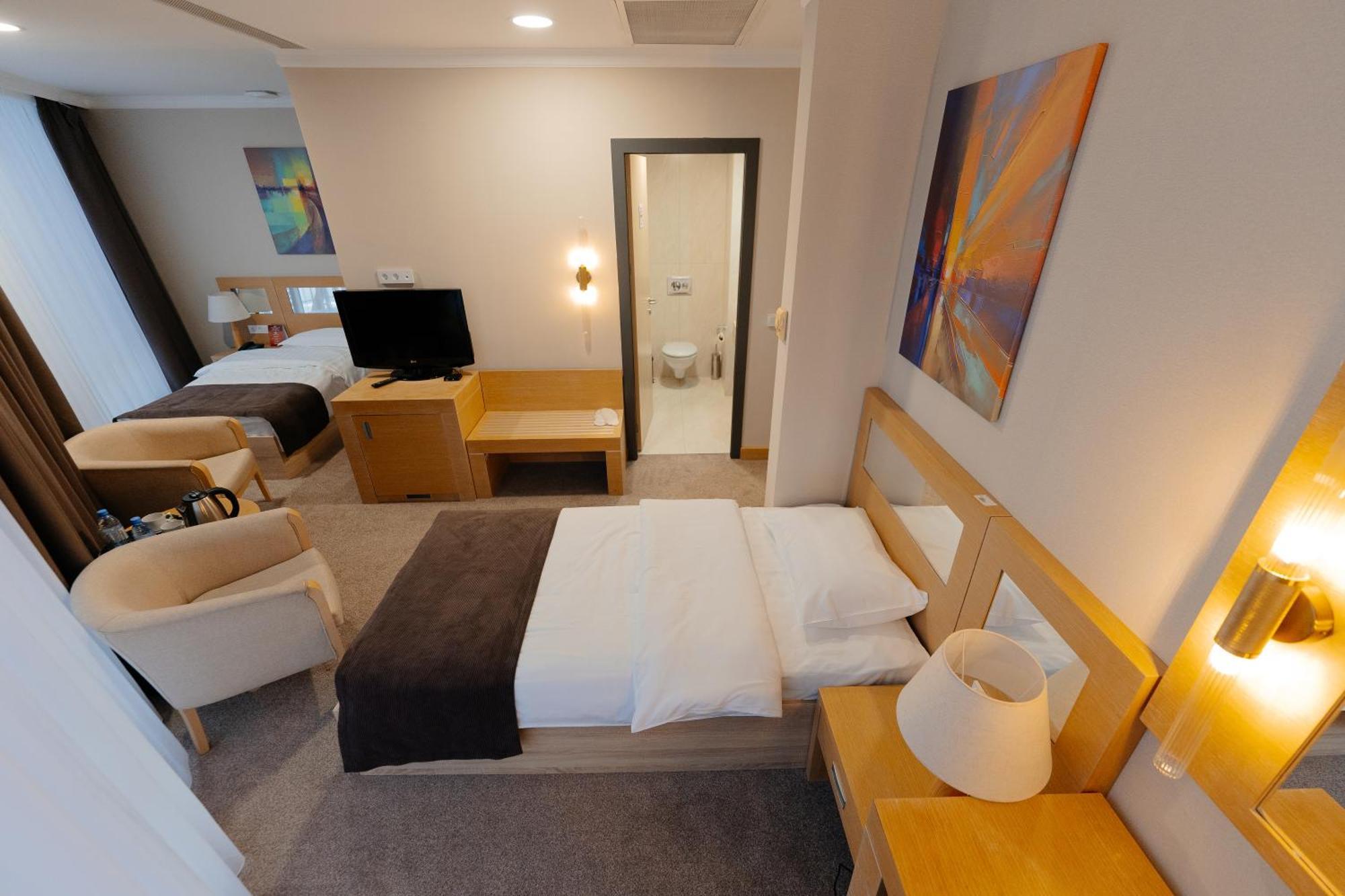 Alau Hotel Αστάνα Εξωτερικό φωτογραφία