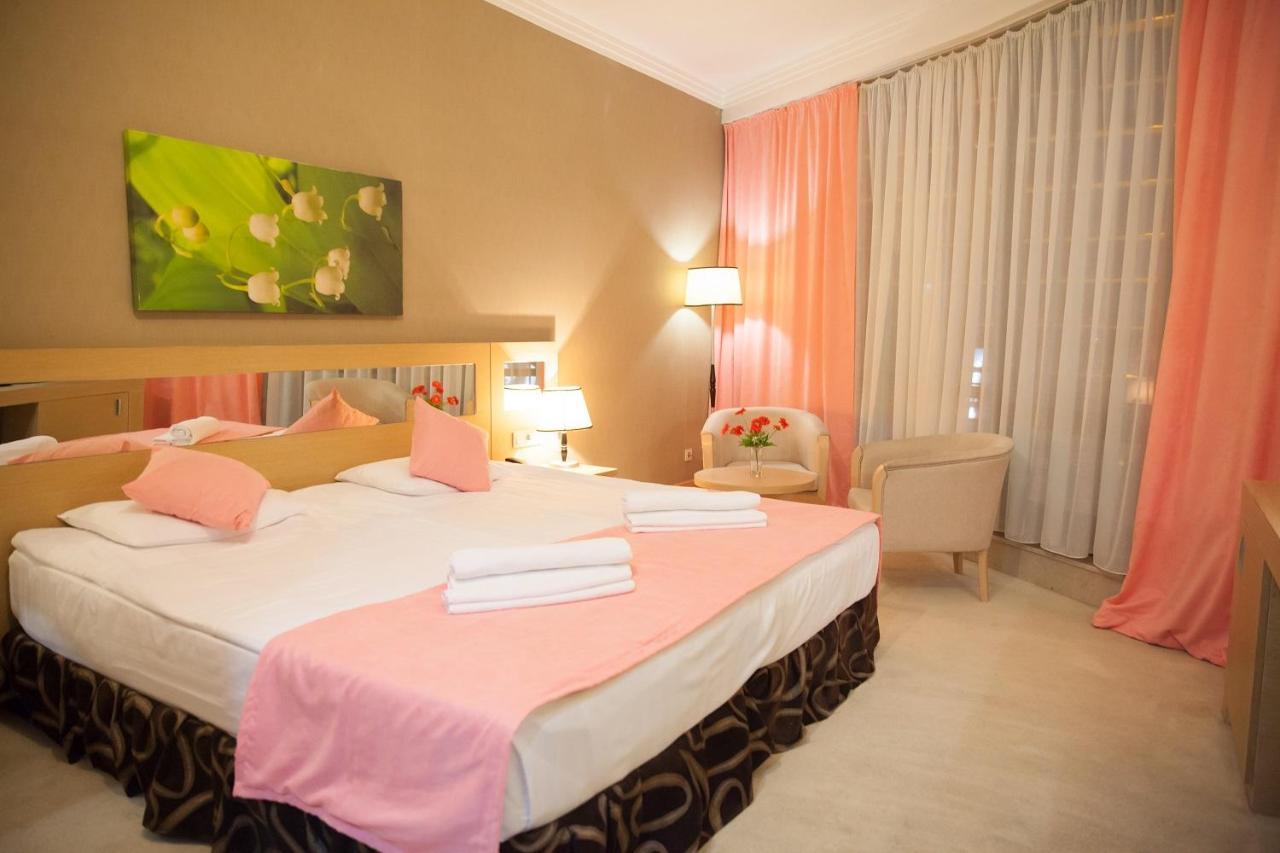 Alau Hotel Αστάνα Εξωτερικό φωτογραφία