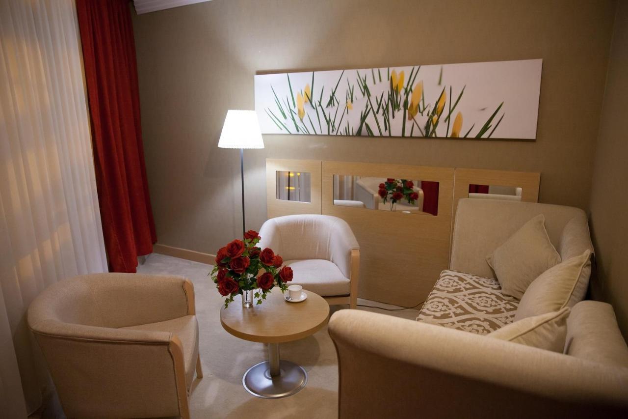 Alau Hotel Αστάνα Εξωτερικό φωτογραφία